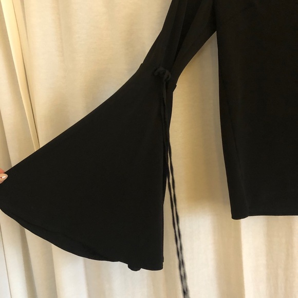 Express Bell Sleeve Blouse - Picture 3 of 4